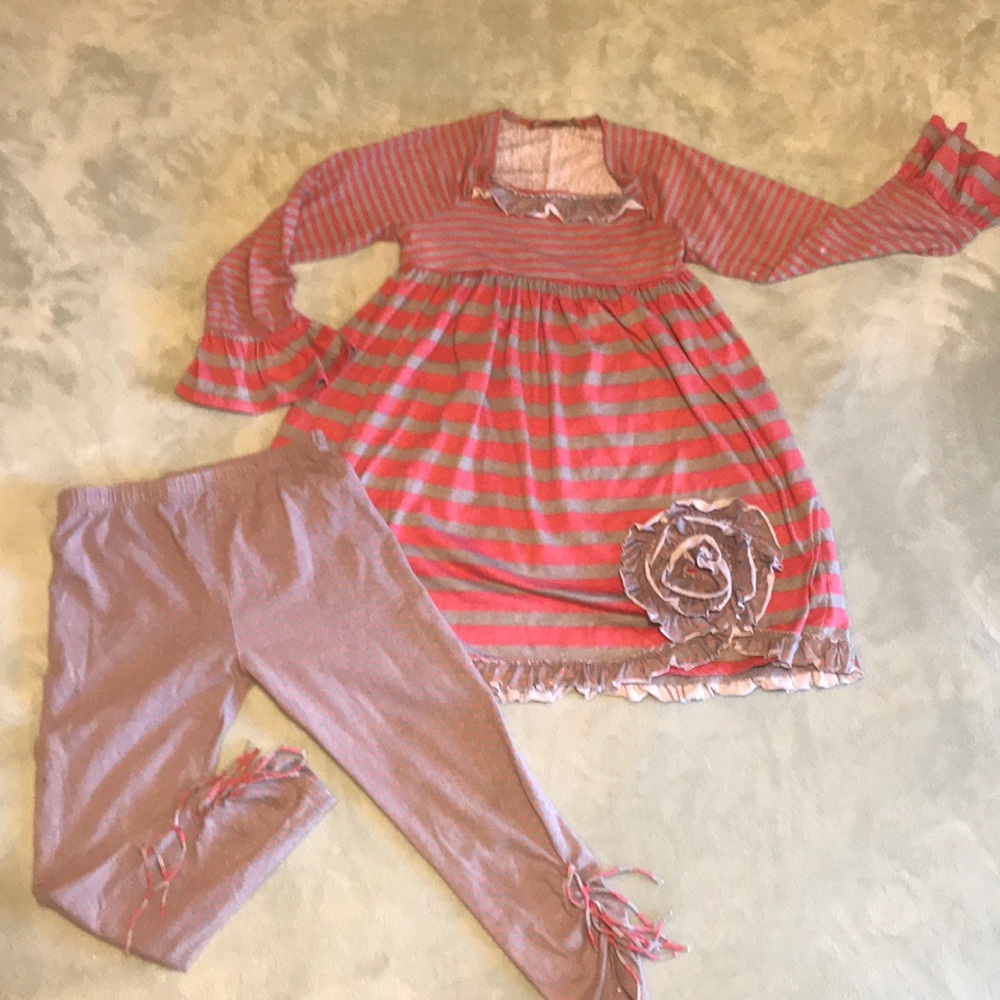 Jelly the Pug Spring Outfit